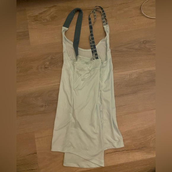 Under Armour Loose-Fitting Workout Tank Top - Picture 5 of 5